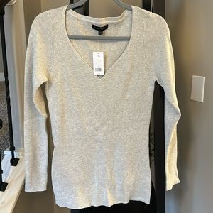 Banana republic light grey v-neck cotton sweater